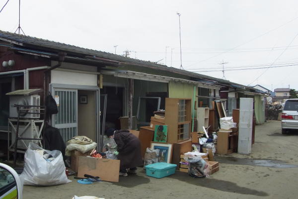 蛇田地区での後片付け